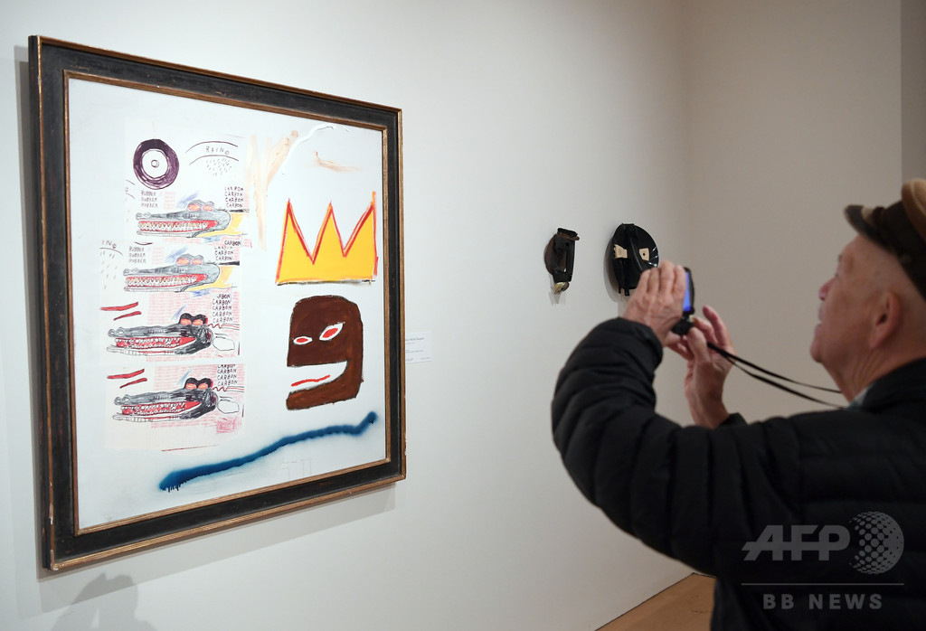 ボウイさんの所蔵作品400点が一堂に NY、競売前にお披露目