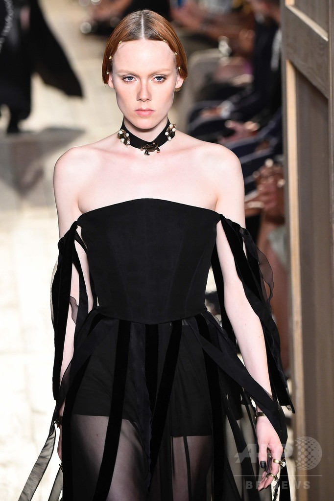 「ヴァレンティノ」16/17年秋冬パリ・オートクチュール