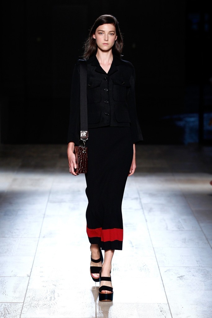 ベルトとポケットでアクセント、「ヴィクトリア ベッカム」15年春夏