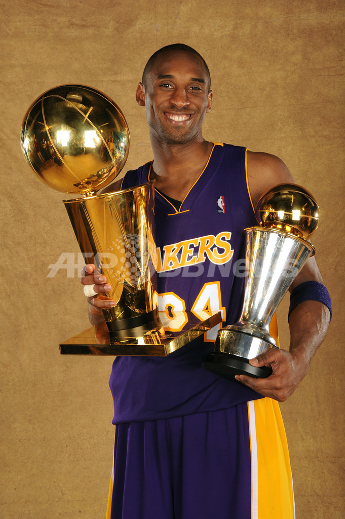 コービー・ブライアントが初のファイナルMVPに輝く、NBA