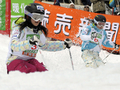フリースタイルスキー世界選手権猪苗代大会、女子デュアルモーグル決勝に臨む上村愛子（%%Aiko Uemura%%）と伊藤みき（%%Miki Ito%%）。（2009年3月8日撮影）(c)AFP/TOSHIFUMI KITAMURA