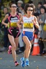 第5回横浜国際女子マラソン（Yokohama Women&apos;s Marathon）。レースに臨む那須川瑞穂（Mizuho Nasukawa、左）と野尻あずさ（Azusa Nojiri、2013年11月17日撮影）。(c)AFP/KAZUHIRO NOGI
