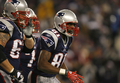 第1Qにタッチダウンレシーブを決め歓喜するペイトリオッツのWRランディ・モス（%%Randy Moss%%、右）。(c)AFP/Getty Images Jim Rogash