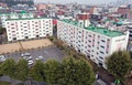 韓国・大邱で、封鎖された複合住宅2棟（2020年3月7日撮影）。(c)YONHAP/AFP