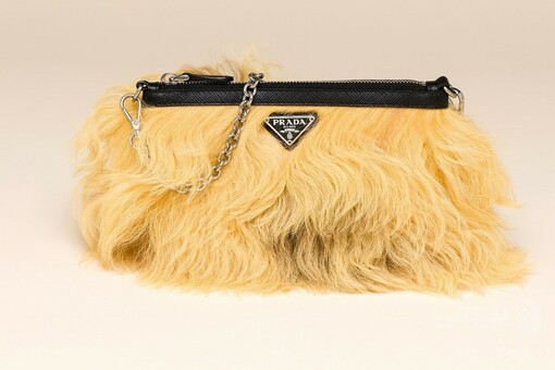 プラダ」新作ファーアイテム先行販売、阪急うめだ本店で期間限定店