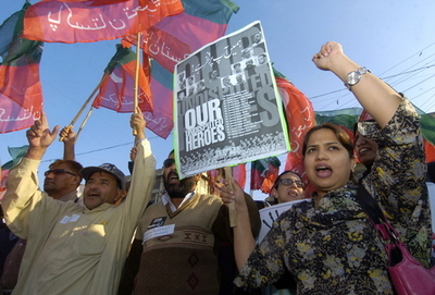 パキスタン政府、非常事態宣言解除後の基本的権利の回復を強調