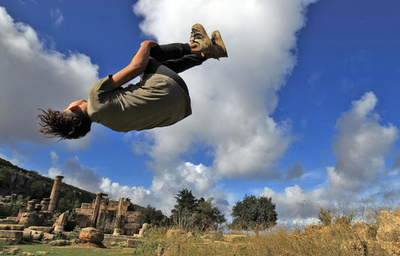 【今日の1枚】古代遺跡で修行中、忍者スポーツ「パルクール」