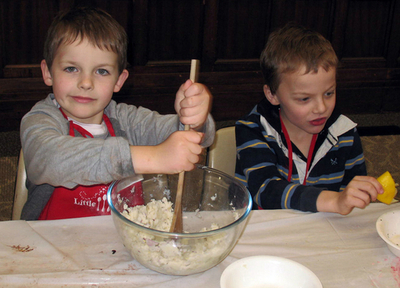 肉まんもカツレツもへっちゃら、幼児のための料理教室が盛況 シドニー