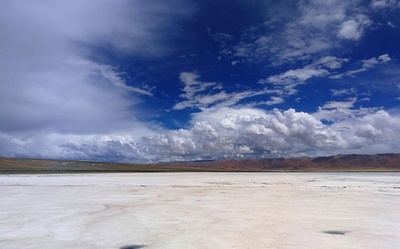 数百年塩を羊で運び続けた交易路 チベットの「塩羊古道」