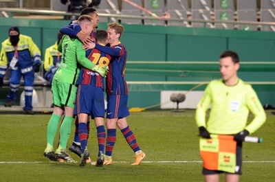 バルサがスーパー杯決勝へ PK戦でテル・シュテーゲンが活躍 