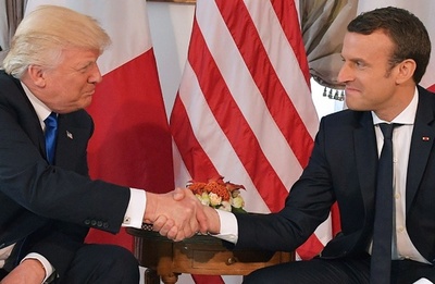 マクロン仏大統領、トランプ氏との握手は「正念場」 心境語る