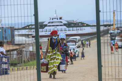 IS系勢力によるモザンビークの町襲撃、救助で白人優遇 アムネスティ