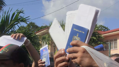 動画：ビザ再取得に憤怒、在キューバエクアドル大使館