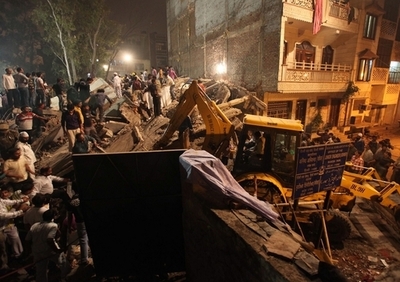 ニューデリーでビル倒壊、60人死亡 洪水による躯体劣化か