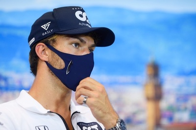 レッドブル代表とフェルスタッペン、ガスリーにアルファタウリ残留を提言