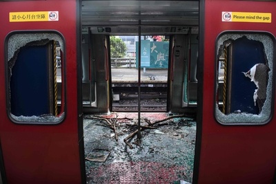 香港で週末に夜間外出禁止令？ 中国国営紙がツイートも後に削除