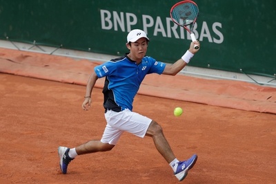 西岡、奈良は全仏初戦敗退 錦織は地元選手にストレート勝ち