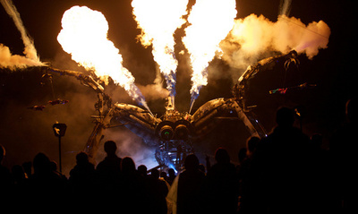 世界最大級の野外音楽祭「グラストンベリー」が開幕、英国