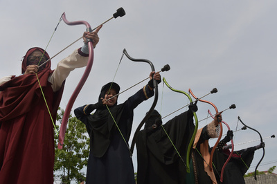 信仰を深め、偏見と闘う イスラム教徒女性の「ニカブ隊」 インドネシア