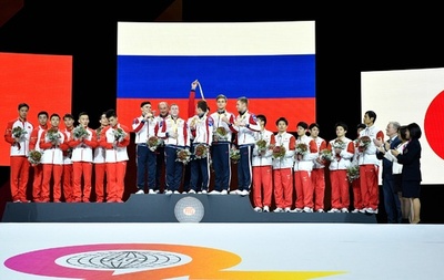 日本は男子団体で銅メダル、ロシアが中国抑え初の金 世界体操