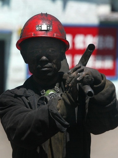 中国の炭鉱でリフト落下、17人死亡 国営メディア