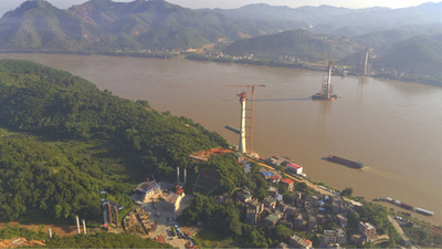世界最大スパンの単柱式3塔空間ケーブル吊り橋 中国広西で無事に閉合