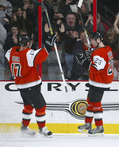 ＜06-07NHL＞フライヤーズ レッドウィングスを降し今季15勝目を飾る - 米国