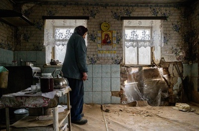 台所にミサイル直撃、奇跡的に助かった母娘 ウクライナ南部