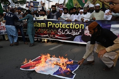 アルカイダ、預言者風刺の仏紙に警告 再度の襲撃示唆