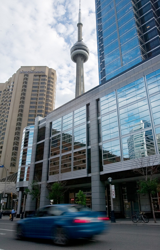 カナダ・トロントで発砲事件、2人死亡 19人負傷