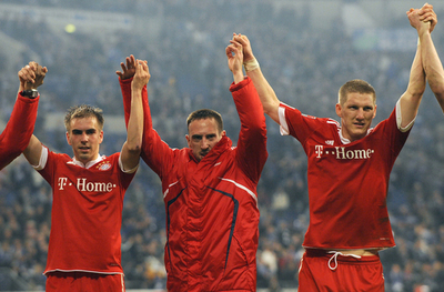 バイエルン シャルケとの直接対決を制して首位に