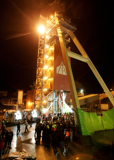 オーストラリア南部の金鉱で崩落、27人が閉じこめられる