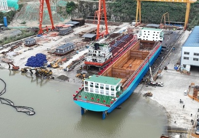 中国 内陸河川用1万トン級完全電動輸送船が進水