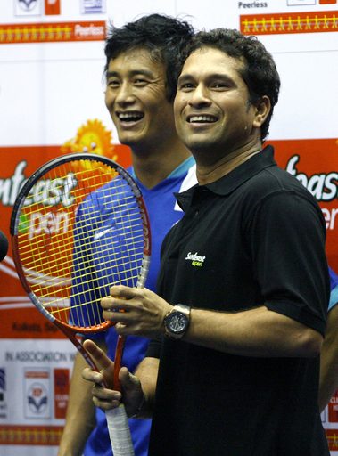 サンフィースト・オープン2007でダブルスのエキシビションマッチが行われる