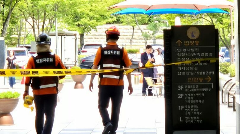 爆破予告メールを受け、清州地裁庁舎周辺を規制する消防当局(c)MONEYTODAY