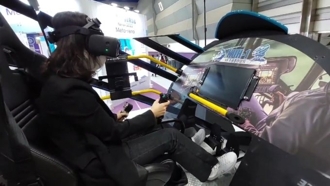 スリオンVR操縦訓練装備体験(c)MONEYTODAY