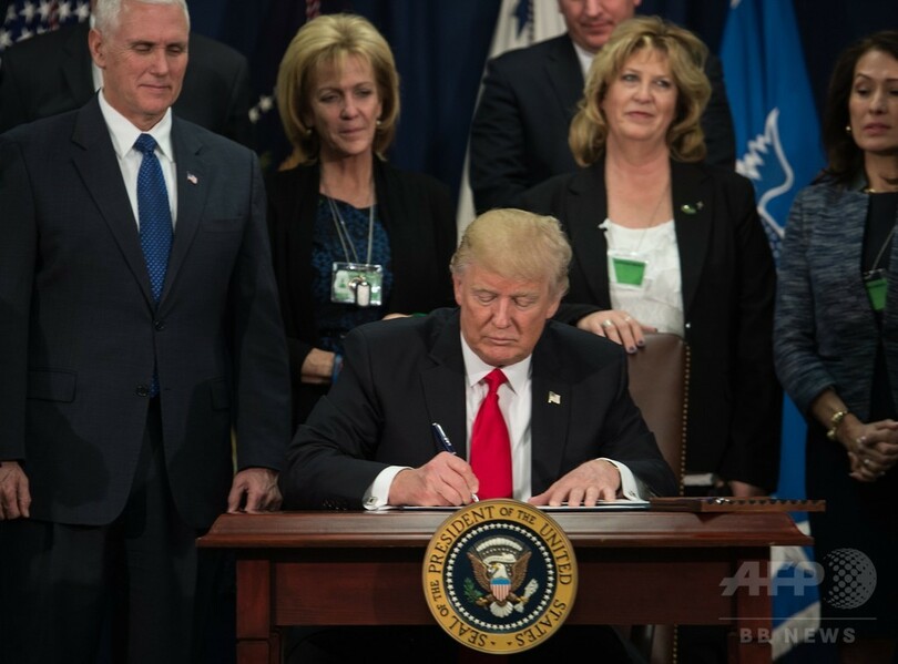 トランプ氏、「国境の壁」実現へ大統領令 メキシコ不法移民阻止で