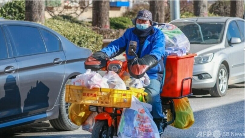 中国で注目される「デリバリー詩人」 初の詩集を出した55歳の男性