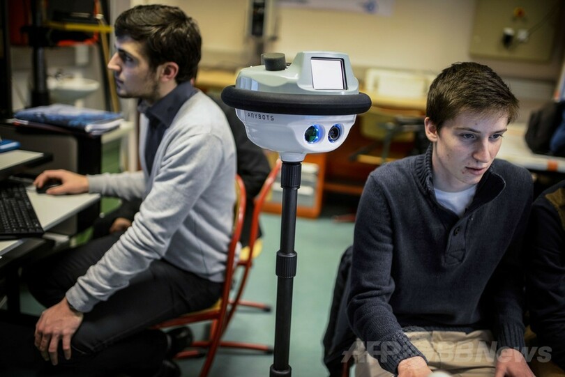 授業欠席しても大丈夫！ロボットが代わりに出席 フランス