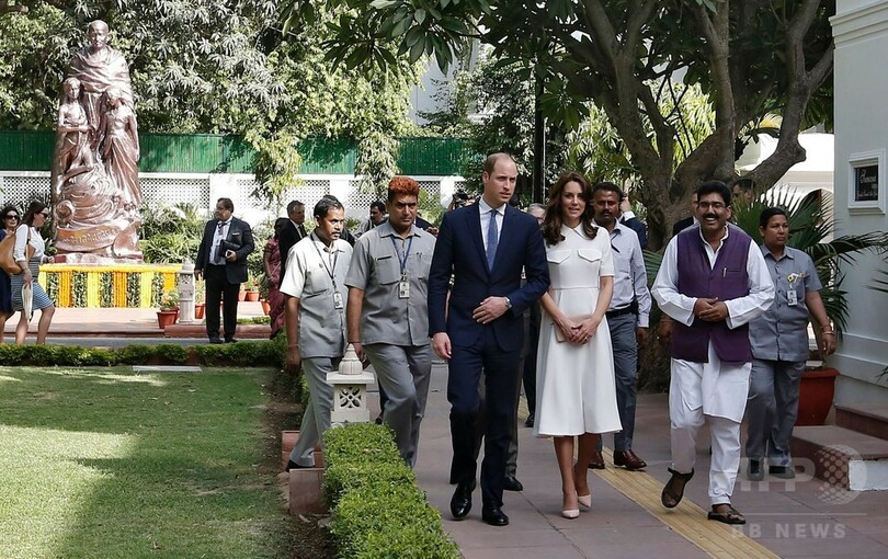 訪印中のウィリアム英王子夫妻、ガンジーの記念館を訪問