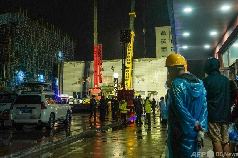 学校体育館の屋根崩落 11人死亡 中国