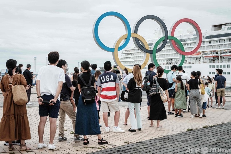 東京五輪閉幕へ、モニュメントの記念撮影に長蛇の列