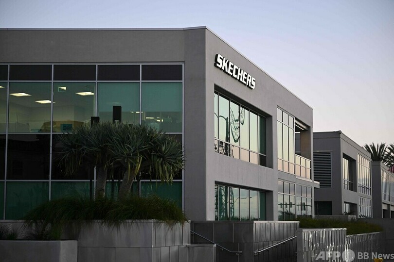 K・ウェストさん、スケッチャーズにアポなし訪問で退去