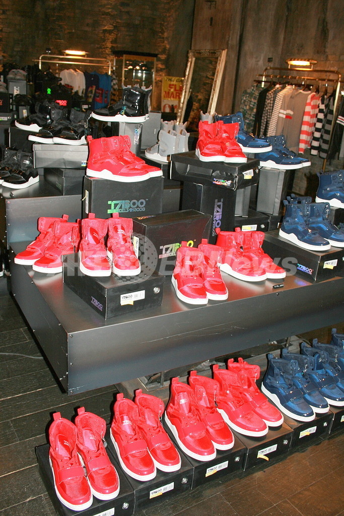 ブラック・アイド・ピーズのタブー、お手ごろ価格の新スニーカーを発売