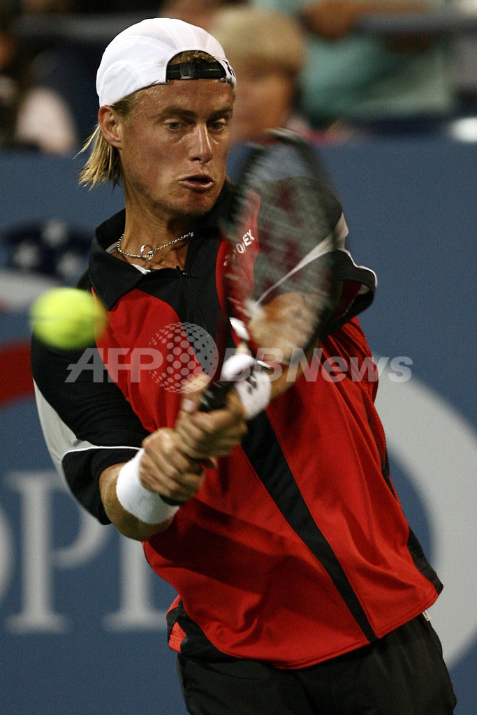 ヒューイット カレリに敗れ2回戦敗退に