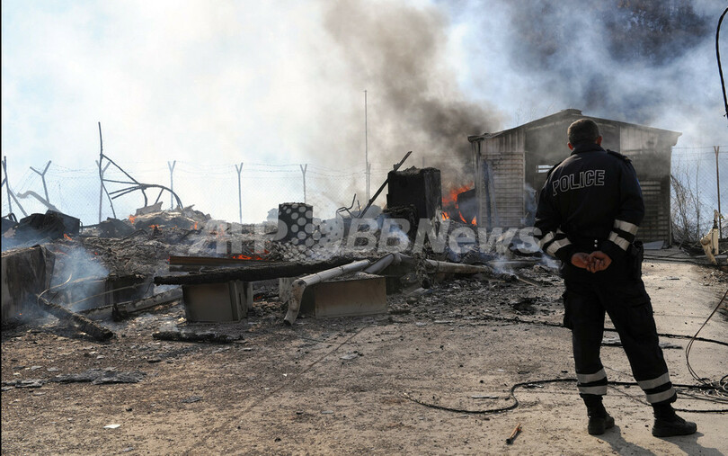 コソボ、放火で封鎖の検問所再開