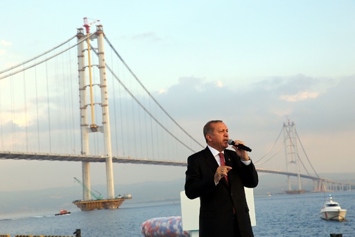 世界4位の長さ誇るつり橋 トルコで開通 大統領も式典に出席 写真3枚 国際ニュース Afpbb News
