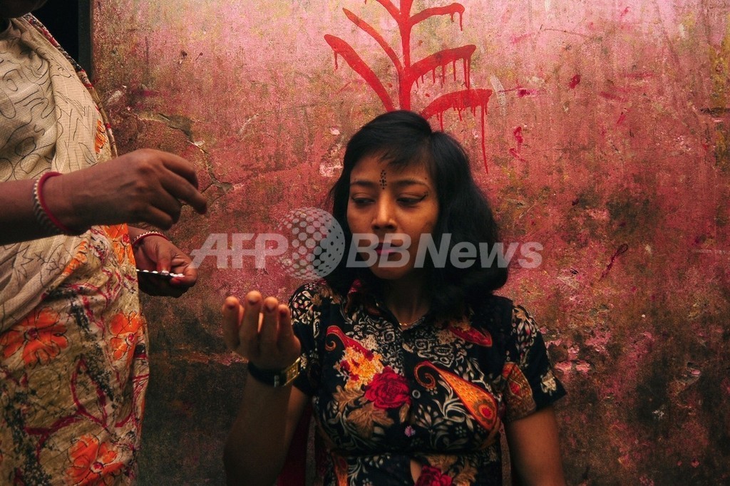 豊満さ求めてステロイド中毒になる売春婦たち、バングラデシュ 写真6枚 国際ニュース：afpbb News 6499