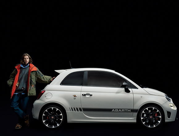スタイリスト・祐真朋樹が提案!「乗る車×着る服」 ABARTH 595 COMPETIZIONE×kolor スタイリスト・祐真朋樹が提案!「乗る車×着る服」 ABARTH 595 COMPETIZIONE×kolor