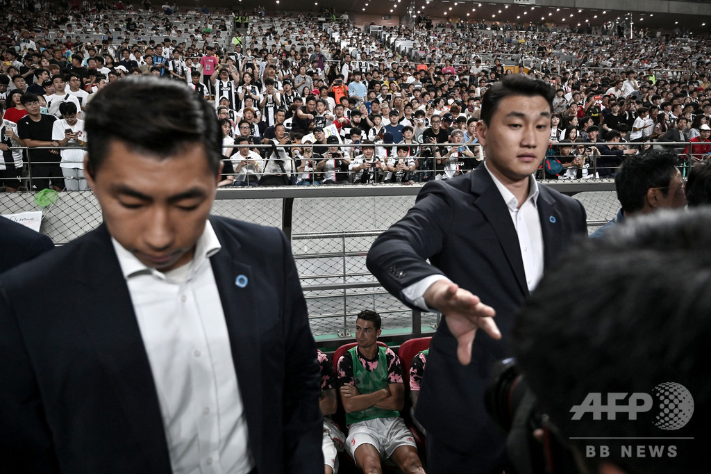 ロナウド欠場騒動、韓国警察が試合の主催者を家宅捜索 ロナウド欠場騒動、韓国警察が試合の主催者を家宅捜索